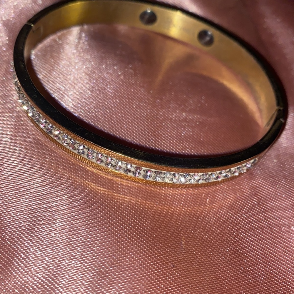7 piece bundle bracelets - Picture 9 of 11